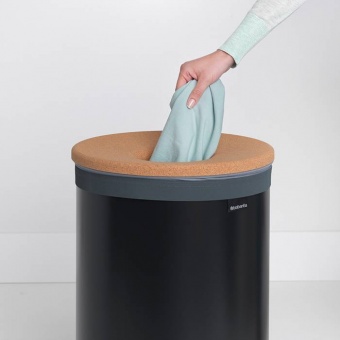 Бак для белья Brabantia с пробковой крышкой 60 л Черный матовый - фото в интернет-магазине Kupiwoll