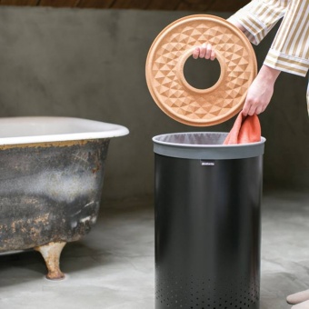Бак для белья Brabantia с пробковой крышкой 60 л Черный матовый - фото в интернет-магазине Kupiwoll