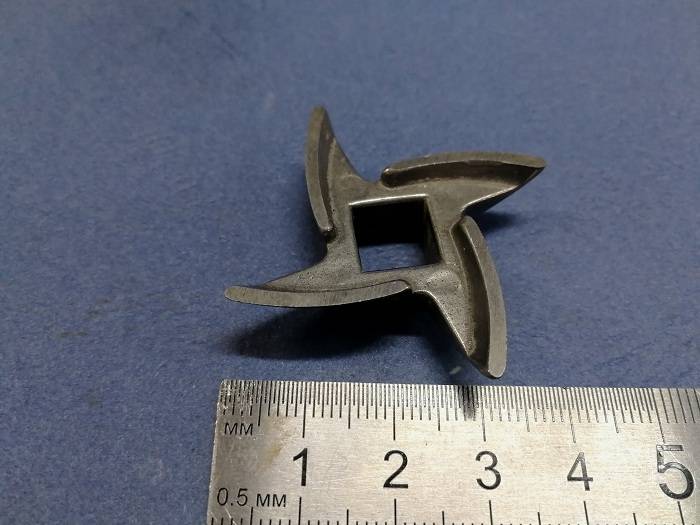 Нож серп для мясорубки Braun (кв. 9 мм)