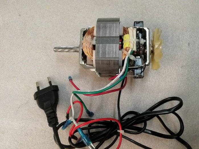 Двигатель мясорубки Centek ct 1611 (стержень D 7,5mm, L-34mm) ()